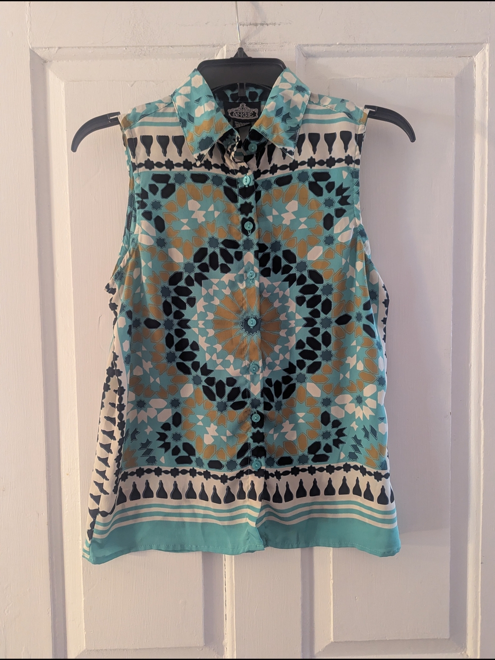 Angie Aqua, Tan & Black Sleeveless Geometric Button-Front Camisole